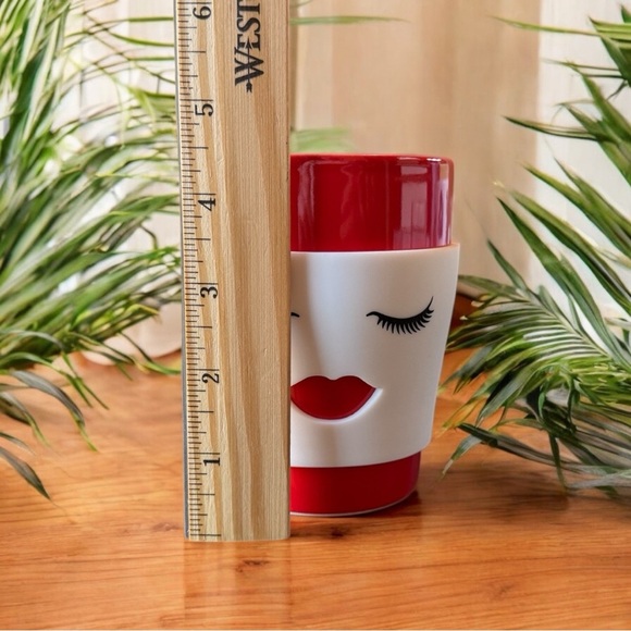 OUR NAME IS MUD Red Lips Face Mug – Ceramic Coffee Cup with Eyelashes Design - Picture 7 of 9